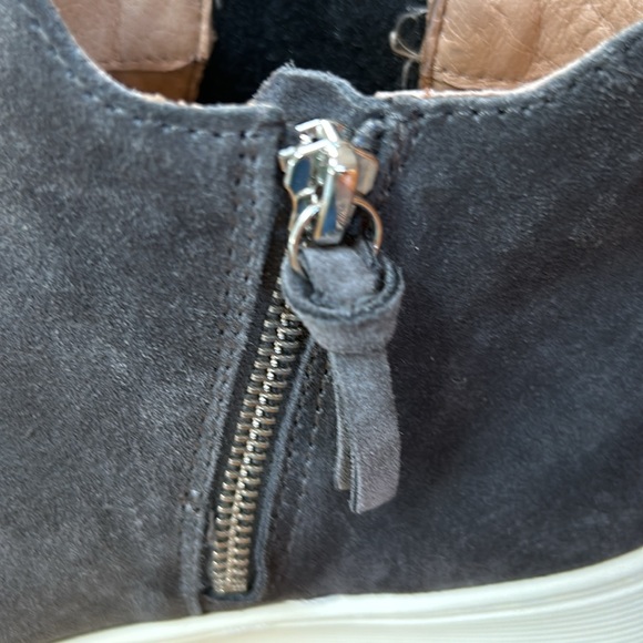 Sofft gray suede Britton Zip style booties.  Excellent used condition. Size 8. - Picture 9 of 13